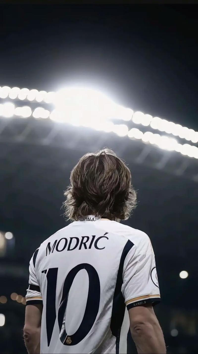 驳斥转会传闻，贡多齐：我专注于当下，想帮拉齐奥赢下更多球