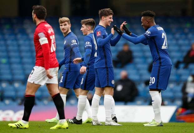 东契奇飞抵费城加入湖人！周一复出战76人 詹姆斯状态升级也有望回归