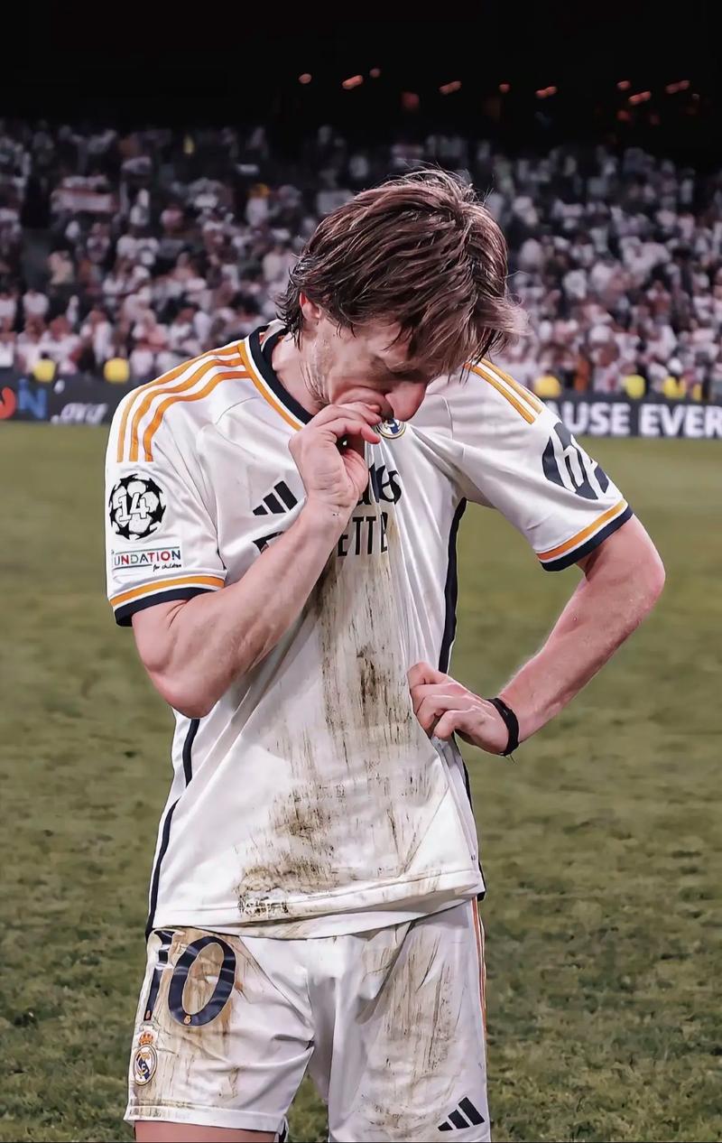 传闻：蓝鹰埃弗顿关注梅斯16岁前锋，身高193已亮相法甲